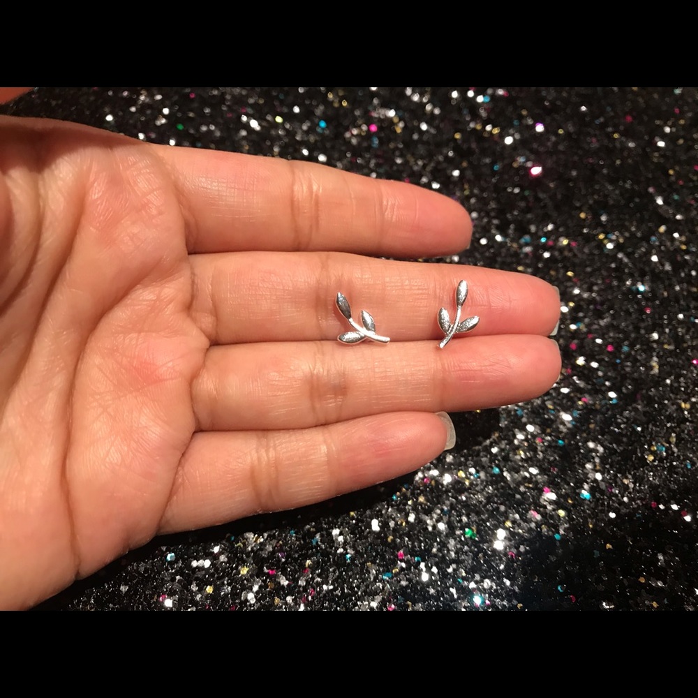 Leaf earrings - Picture 2 of 2
